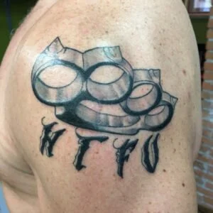 sam_portfolio29 Brass knuckle tattoo